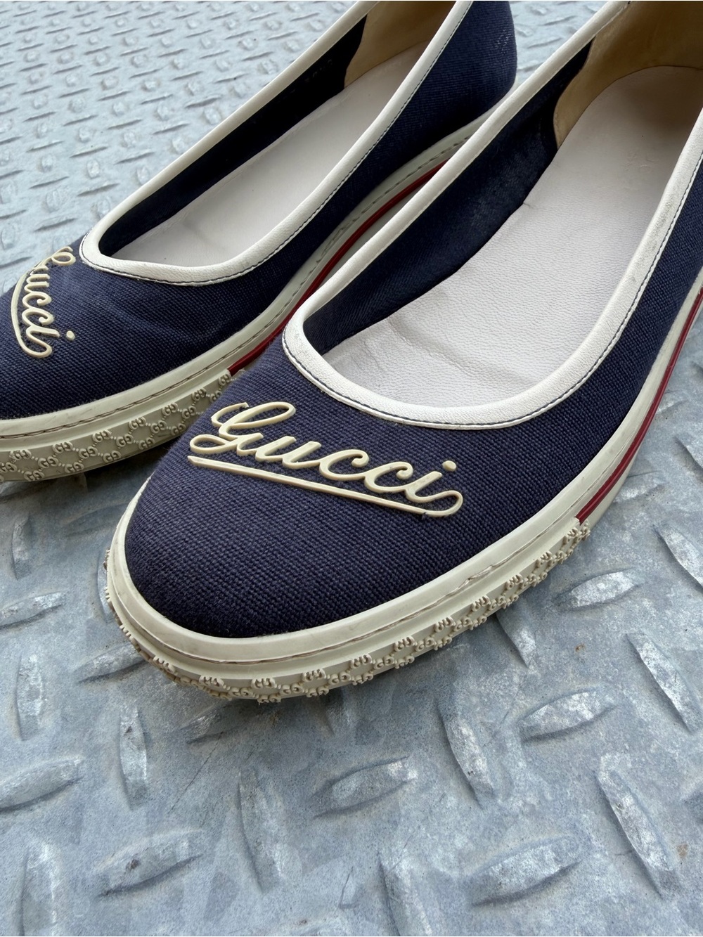 Gucci Navy and Cream Script Logo Ballet Flats - Women - Picture 2 of 3